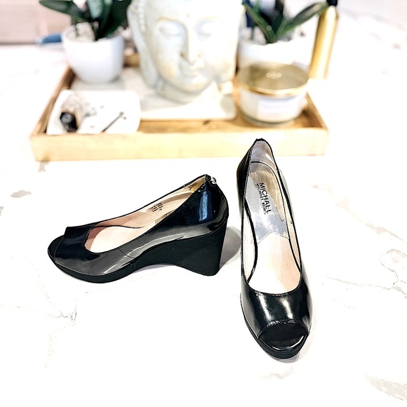 Michael Kors Black Patent Leather Peep Toe Wedges, Women’s Size 7. - Picture 5 of 12